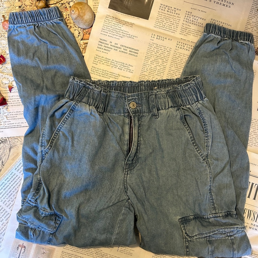 American Eagle cargo jeans